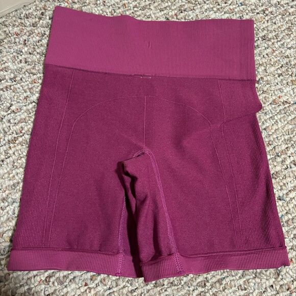 Lululemon Sculpt Short Ultra Violet- Size Small - Picture 6 of 9